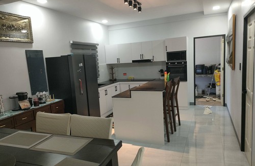 Alfonso Casa | New white and gray BIG house located in a nice quiet community.