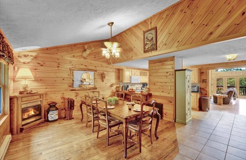 Long Pond Casa | NEW- Wild Fox Retreat: Lake Front, Hot Tub, Sauna, Game Room