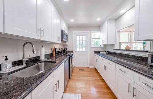 White Lake Casa | *NEW* Woodstock Way Beachside 9 Min to BethelWoods