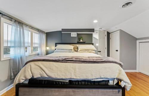 Gages Lake Casa | New year fun-Near Lake Navy Hot Tub King Bed