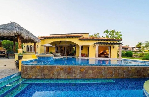 Los Cangrejos II y III Casa | New Year's Gorgeous 4 Bed Villa in Punta Ballena