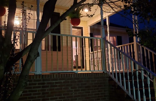 Clinton Casa | NEW Yellow Brookstone Villa Relaxing Escape Close Venues & Norris Watershed Hike
