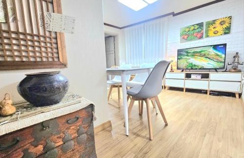 Yeonnam-dong Villa | #New #YN stay #Hongdae #Yeonnam #Hongdae Comfortable Room #Near Hongik University Station