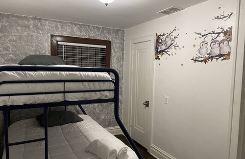 North Chicago Casa | New Your Home Away From Home! - Near Great Lakes Naval Base!!