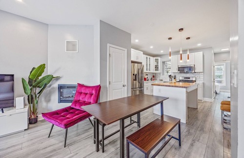 Forest Hill Casa | Newark's Famility Favorite Place for 18 guests