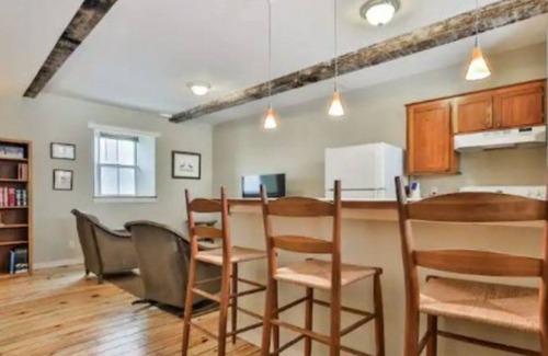 Newburyport Apartamento | Newburyport Classic Brick Two Story Apartment
