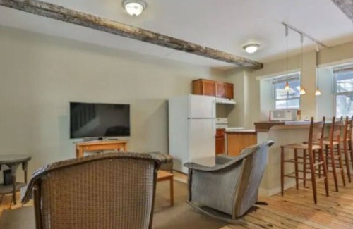 Newburyport Apartamento | Newburyport Classic Brick Two Story Apartment