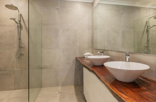 Newcastle West Casa | Newcastle CBD Penthouse, Spa & Entertainment
