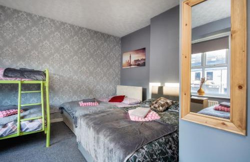 Newcastle-upon-Tyne Apartamento | Newcastle City centre super spacious town house free parking and Wi-Fi