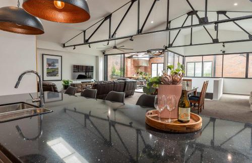 Newcastle West Casa | Newcastle Penthouse - Sleeps 10