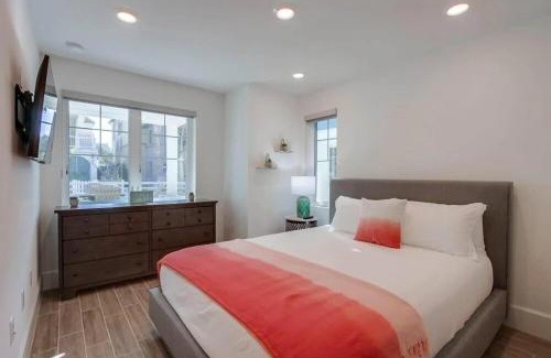 Mission Beach Casa | Newer Construction Beauty Steps to Mission Beach and Bay