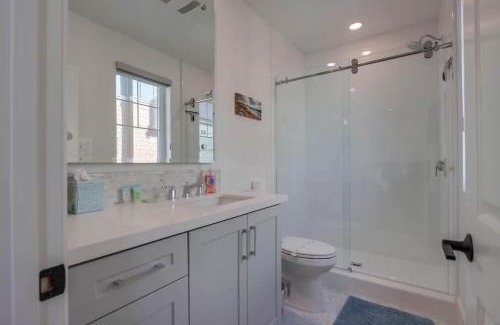 Mission Beach Casa | Newer Construction Beauty Steps to Mission Beach and Bay