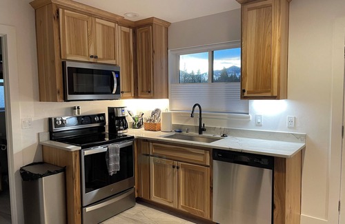 Weed Cabaña | Newer Cozy Cottage w/ Saltwater Spa!