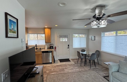 Weed Cabaña | Newer Cozy Cottage w/ Saltwater Spa!