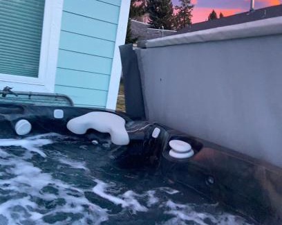 Weed Casa | Newer Cozy Guest Cottage with Saltwater Spa!