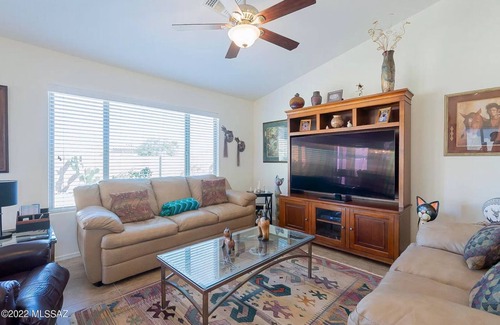 Colonia De Los Alamos Casa | Newer home with 2 car garage less than 30 minutes from Tucson airport