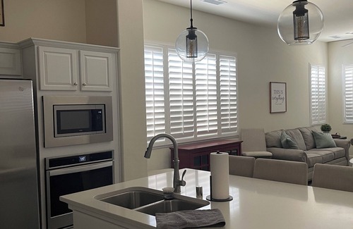 Clovis Casa | Newer, Modern 3BR Home w/Amazing Pool, & Backyard Retreat / Central AC and Heat