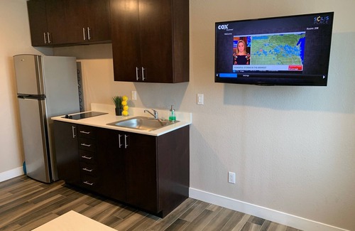 Mission Hills Apartamento | Newer private 1-bedroom apartment in Old Town