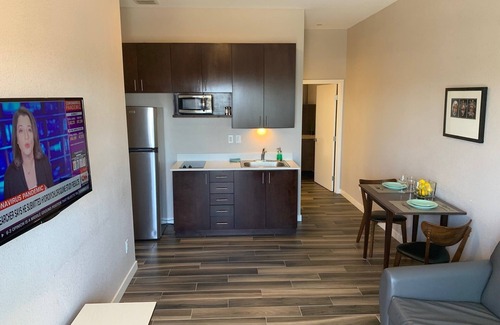 Mission Hills Apartamento | Newer private apart-hotel suite in Old Town