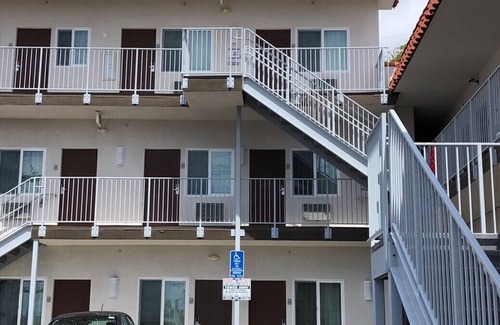 Mission Hills Apartamento | Newer private apart-hotel suite in Old Town