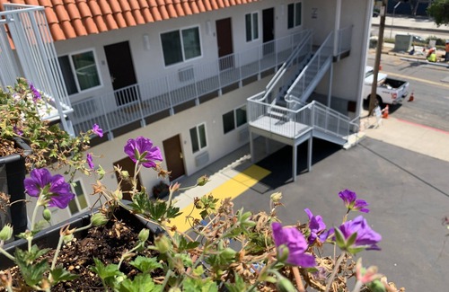 Mission Hills Apartamento | Newer private apart-hotel suite in Old Town