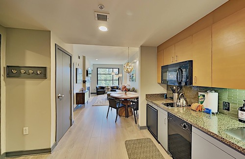 Mammoth Lakes Condominio | Mosaico gigantesco @ Village Westin - Impresionantes vistas de Sherwin - 6to piso