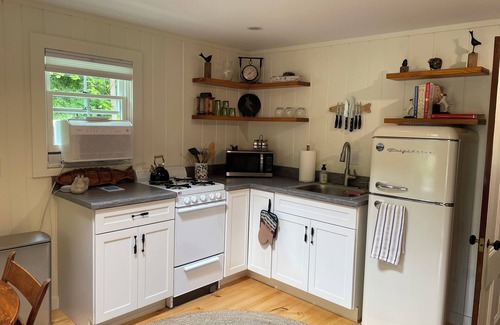 Bridgewater Cabaña | Newfound Lake, cozy cottage, minutes to beach.