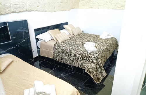 Modugno Casa | Newhouse rooms black & white