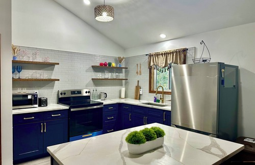 Tobyhanna Casa | NEW🤎La Cabana🤎 with Indoor HotTub, Dual Shower & GameRoom