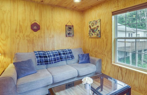 Linville Falls Cabina | Newland Cabin with Porch: Walk to Linville Falls!