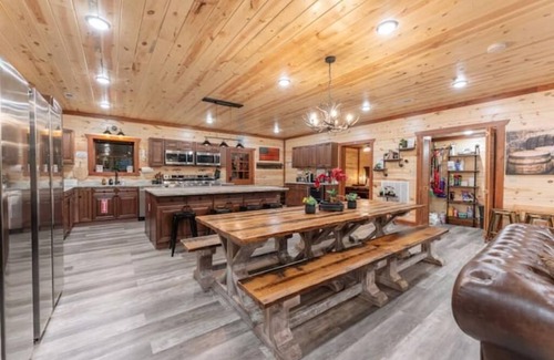 Caton Cabina | NewLuxuryCabin EVCharger Sauna/HeatedIndoorPool Arcade Games Gazebo Sleeps24 EV4