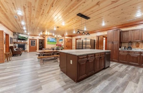 Caton Cabina | NewLuxuryCabin EVCharger Sauna/HeatedIndoorPool Arcade Games Gazebo Sleeps24 EV4