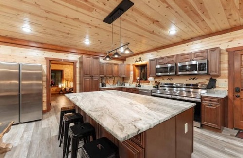 Caton Cabina | NewLuxuryCabin EVCharger Sauna/HeatedIndoorPool Arcade Games Gazebo Sleeps24 EV4