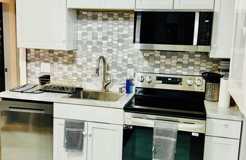 Springfield Casa | Newly Beautiful renovated first floor apartment getaway