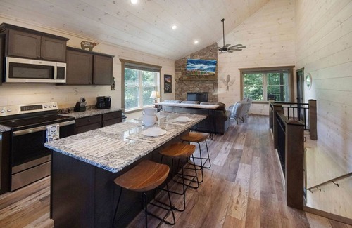 Sevierville Casa | Newly Built 2 3 Cabin w Stunning Mountain Views