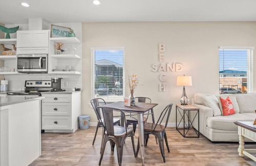 Port Aransas Casa | "Newly Built 2-Bedroom Coastal Cabin: Cozy Beach Retreat with Shopping & Dining Nearby!"