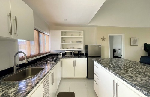 Jimmy Hill Casa | Newly Built 2-Bedroom Villa Short Walk From Beach & Minutes away from Airport!
