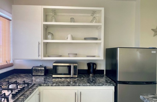 Jimmy Hill Casa | Newly Built 2-Bedroom Villa Short Walk From Beach & Minutes away from Airport!