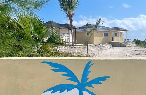 Jimmy Hill Casa | Newly Built 2-Bedroom Villa Short Walk From Beach & Minutes away from Airport!