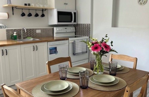 Bridgewater Apartamento | Newly built apartment with private entrance has 2 bedrooms, 1 bathroom.
