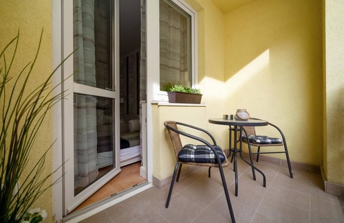 Terezvaros Apartamento | Newly built apartment with a terrace in the heart of the city center