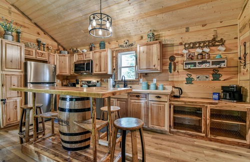Hendersonville Cabina | Newly built cabin on horse farm.
