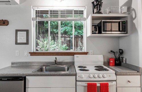 Crescent City Cabina | Cabañas de lujo de nueva construcción, en un entorno privado de secoya cerca del río Smith