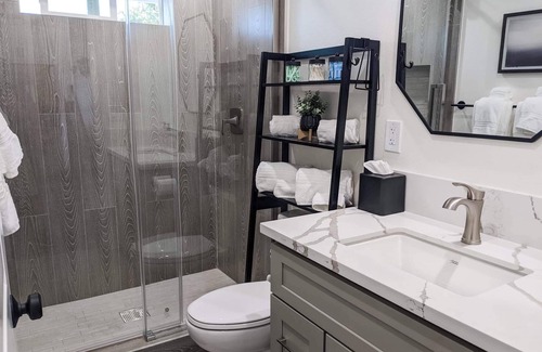 Simi Valley Casa | Newly built guest house with full kitchen and washer/dryer