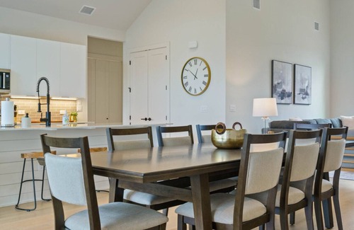 Lower Basin Lake Travis Casa | Newly Built Home near Lake Austin w/Huge Balcony, Spacious Yard + New Appliances