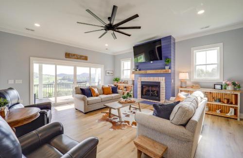 Village on the New Casa | Newly Built Home with Panoramic Views in Jefferson!