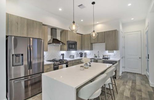 Houston Casa | Newly-Built Luxury Galleria Area Townhome!