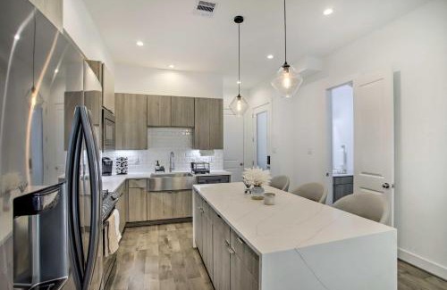 Houston Casa | Newly-Built Luxury Galleria Area Townhome!