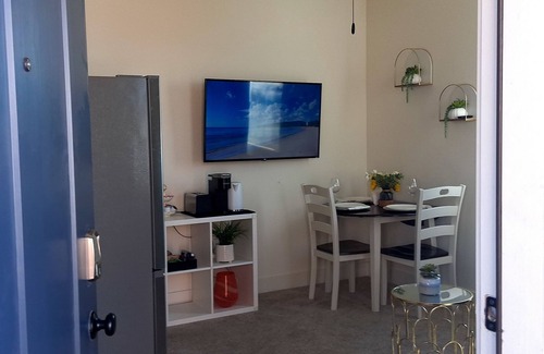 Rosedale Apartamento | Newly Built Luxury Suite with AC – Perfect for 4 in Bakersfield