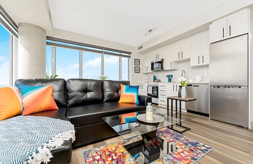 Kitchener Apartamento | Newly Built Modern Condo with Stunning City Views